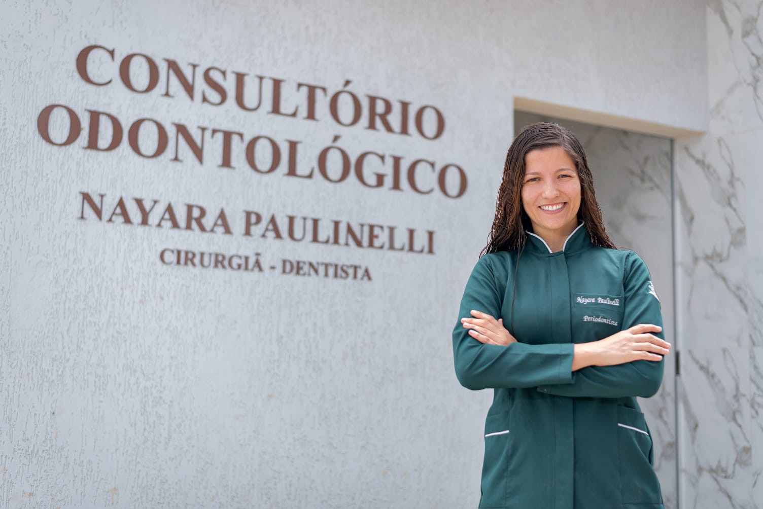 Nayara Paulinelli  CRO 43113 Especialista em Periodontal e pós graduanda em implantodontia